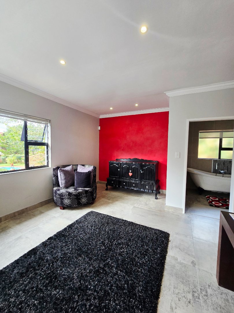 6 Bedroom Property for Sale in Wilkoppies North West